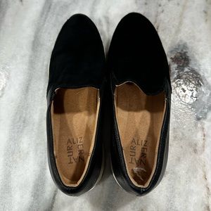 Naturalized black suede and leather tennis shoes size 10